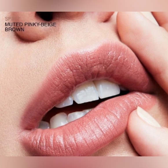 List 2 of 3 MAC Spirit Satin 3g offers a silky-smooth finish with rich color - Picture 2 of 6